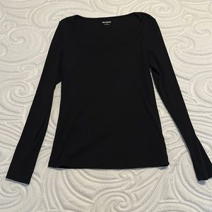 Old Navy Long Sleeve Ribbed Top in Black size M
